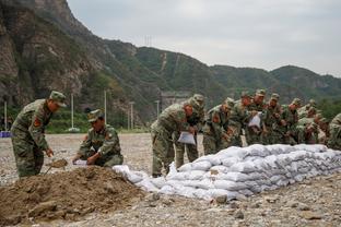 戈麦斯每次拿球全场球迷都大喊射门，克洛普：放过他吧？